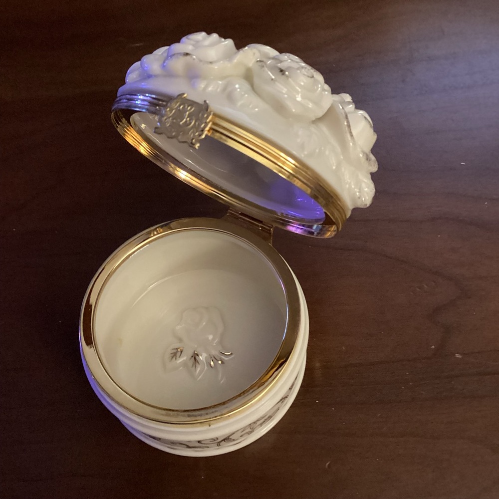 Lenox 65 Roses Hinged Trinket Box - Picture 6 of 9